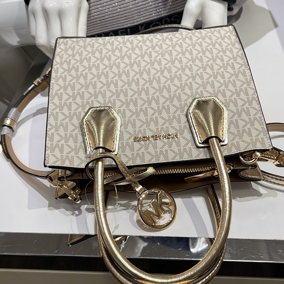 MICHAEL KORS
Mercer Medium Signature Logo and Metallic Accordion Crossbody Bag - Picture 12 of 16